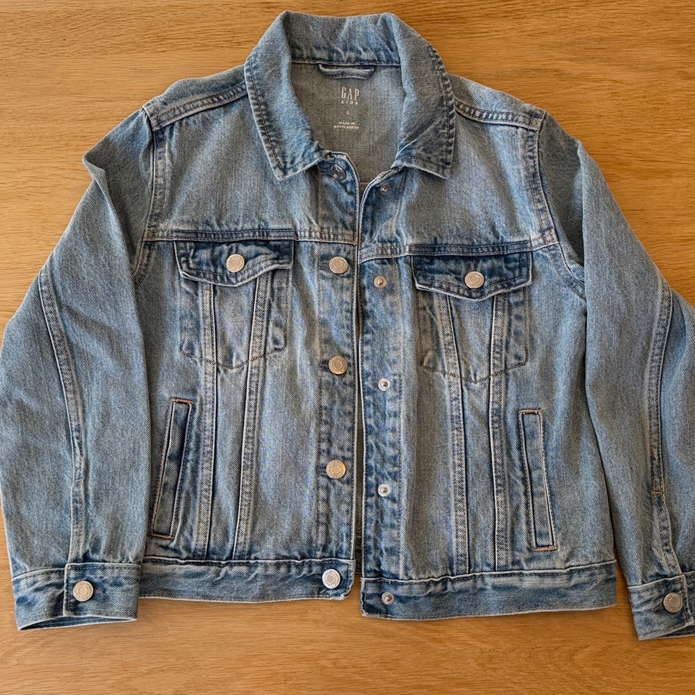 GAP Vintage-Inspired Light Blue Denim Jacket